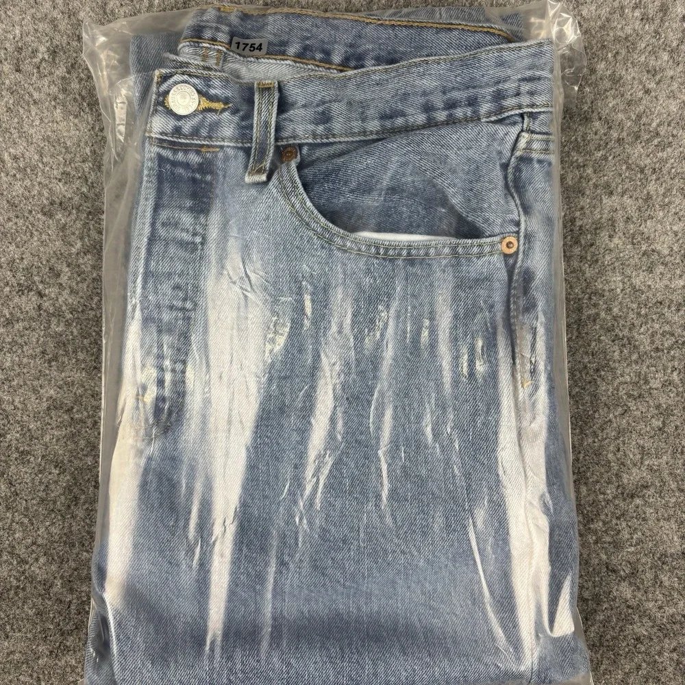 Levi's 501 Jeans Men's 31x36 Button Fly Straight Leg Light Wash Y2K‎ Denim EUC
